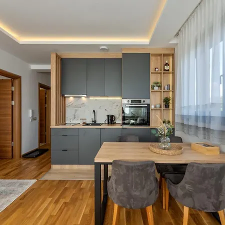 Koper 公寓 兹拉蒂博尔